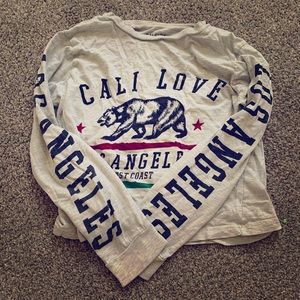 Long Sleeve :) very cute barely worn 💫